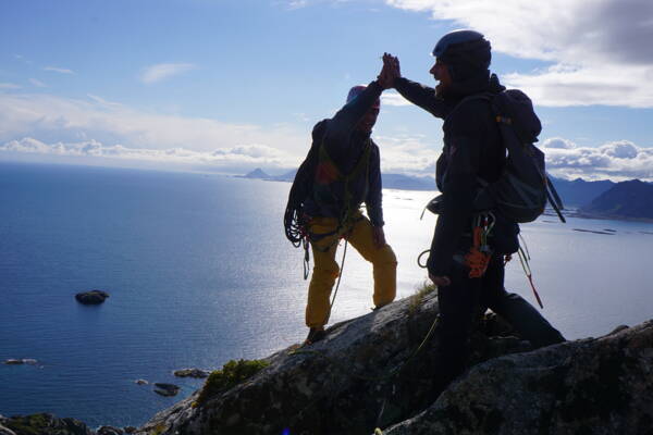 Clean Climbing Kurse Lofoten – Kletterschule YOYO Clean Climbing Kurse Lofoten – Kletterschule YOYO