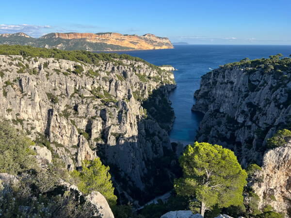 Cape Canaille, Les Calanques Mehrseillängenrouten – Kletterschule YOYO
