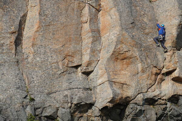 Clean Climbing Kurse Lofoten – Kletterschule YOYO