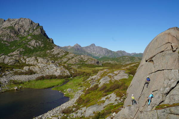 Clean Climbing Kurse Lofoten – Kletterschule YOYO