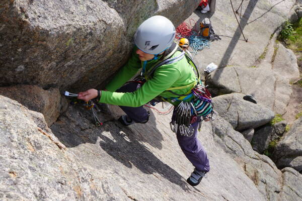 Clean Climbing Kurse Lofoten – Kletterschule YOYO