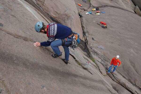 Clean Climbing Kurse Lofoten – Kletterschule YOYO